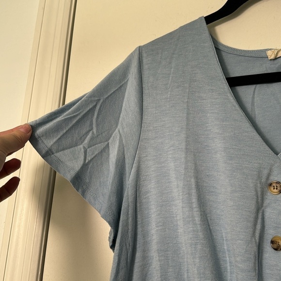 Pinque Tie-Front Button Down Light Blue Blouse Size XL - Picture 3 of 6